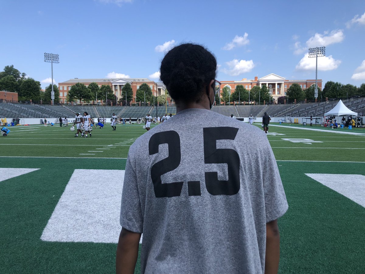 hometownJT's tweet photo. It’s Sunday morning, day 3 of practice for @CharlotteFTBL and even the athletic training staff is here to fuel the fall camp fire.
2.5 is Charlotte’s projected win total for the season. 

If there is a bet on sources of motivation- take the over.

#GoldStandard https://t.co/Dh1yixOvUX
