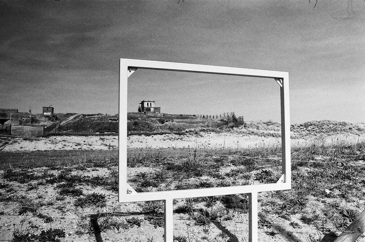 stan_lemmens's tweet photo. Framed. #Oostende #Ostend #Kust #Ilford #Delta3200 #Analogue #photography https://t.co/S1xjggAT61