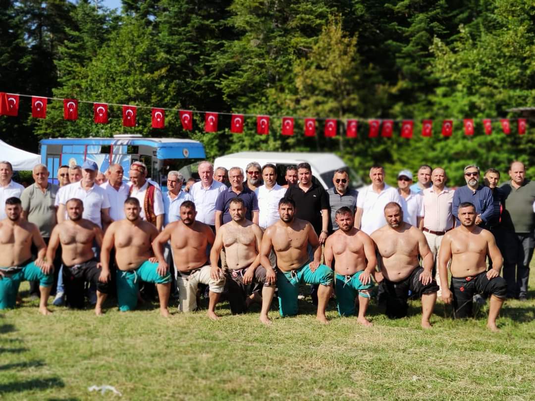 Esenler Sinoplular Derneği tarafından düzenlenen, Çakıldak Karakucak güreşleri ve Yayla Şenliklerine katıldık.

Bizleri coşkuyla karşılayan hemşerilerimize teşekkür ediyor, organizasyonda emeği geçen herkesi ve katılan güreşçilerimizi tebrik ediyorum.
🤼🥁