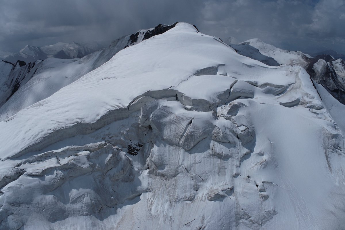 lander_vt's tweet photo. Finished drone surveys on #Bordu glacier, #Davydov glacier and #SaryTor glacier. Big differences on all three glaciers since August 2022. Almost no accumulation area this year. Now moving to #Grigoriev ice cap! #Kyrgyzstan #TienShan @ice_vub https://t.co/2kEGg0lDx6