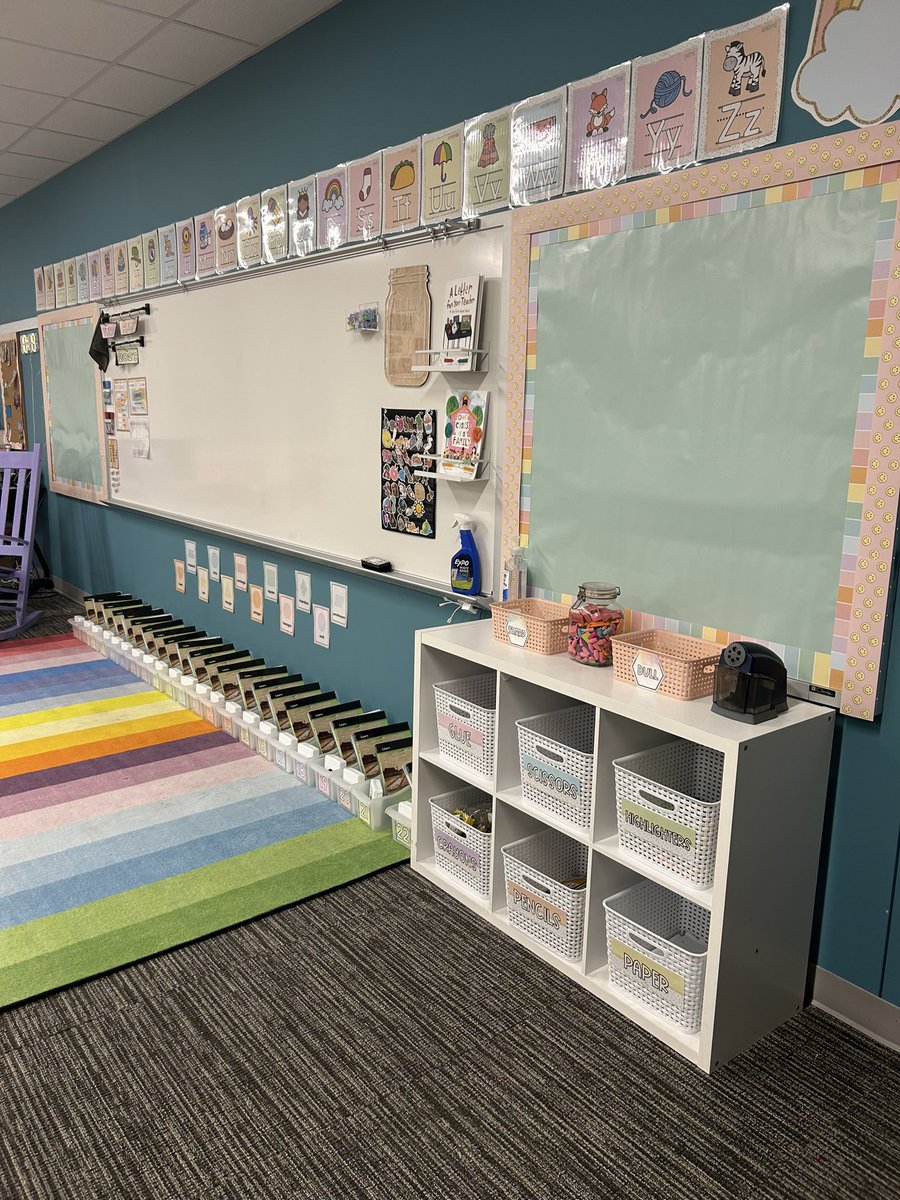 My room is coming together nicely. 😌