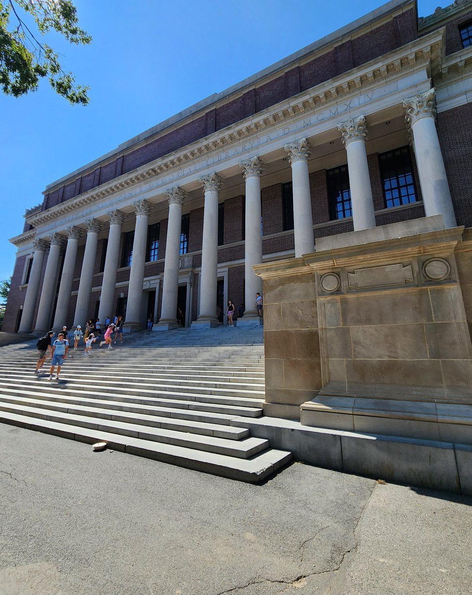 thejgrigs's tweet photo. Who leaves trash in everyone's perfect shot? Really!? #Harvard https://t.co/Af8aMSelPR