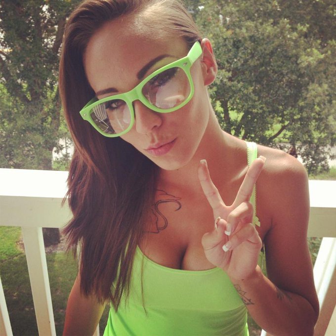 10 years ago. Can you name this video? 👀💦🍆  The glasses came in &ldquo;HANDY&rdquo; 😂 https://t.co/l21qL4InVs<a href="/tag/ruinedblowjob"class="tags"><span>#ruinedblowjob</span></a>