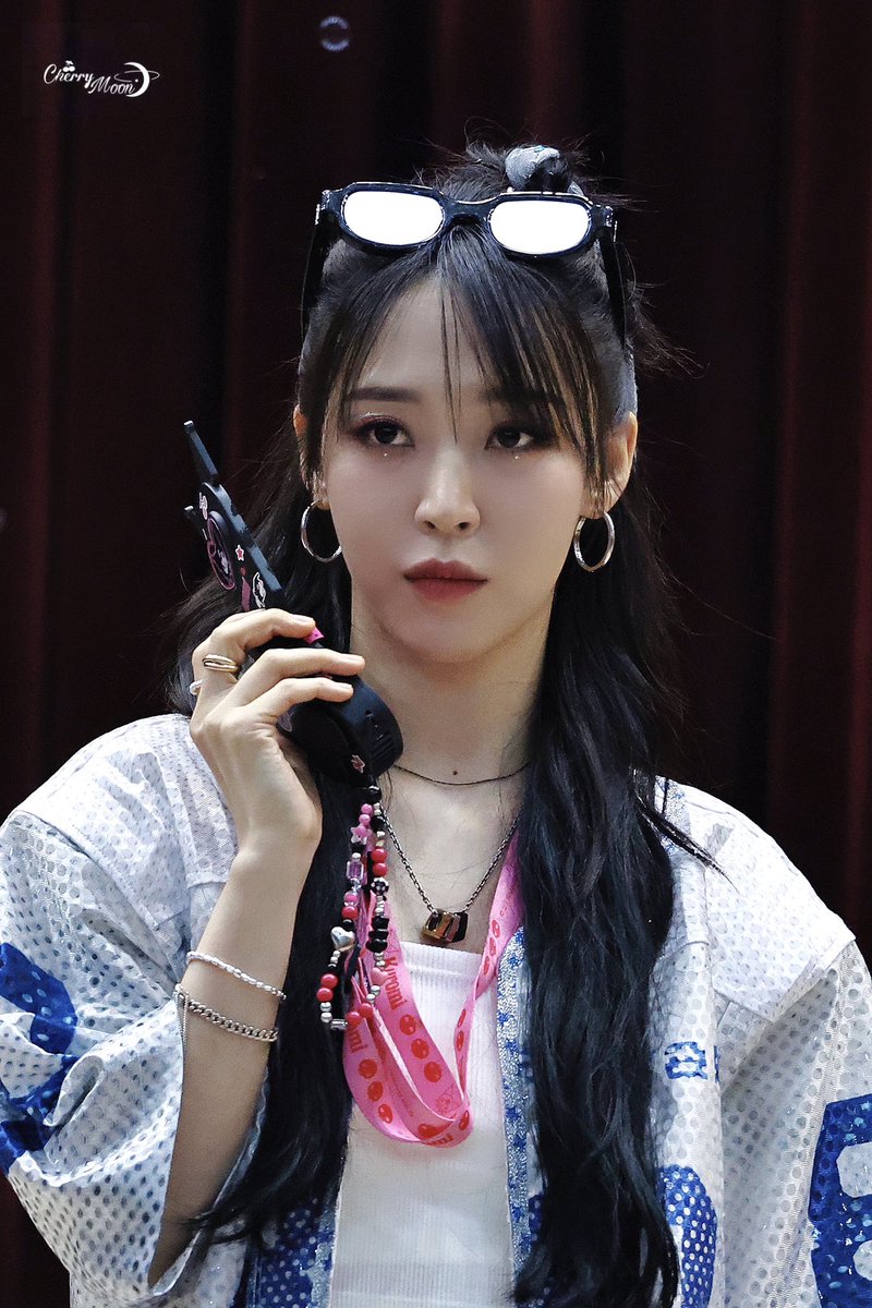 Cherry_ry0115's tweet photo. 230806
사운드웨이브 팬사인회

Please call me📱

#MAMAMOO #MOONBYUL
#마마무 #문별 https://t.co/5qSZ5NzQEr