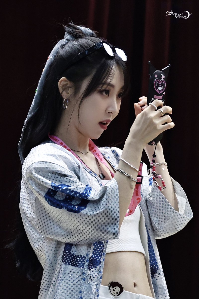 Cherry_ry0115's tweet photo. 230806
사운드웨이브 팬사인회

Please call me📱

#MAMAMOO #MOONBYUL
#마마무 #문별 https://t.co/5qSZ5NzQEr
