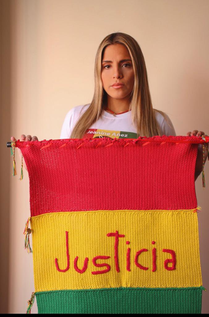 caroriberanez's tweet photo. Este 6 de agosto comparto con fervor y esperanza los ideales de Justicia, Libertad e Independencia que legaron nuestros próceres al país que fundaron en 1825, donde todos los bolivianos seamos partícipes de la lucha por los principios y
los valores fundamentales de la Patria. https://t.co/gnml88HD8q