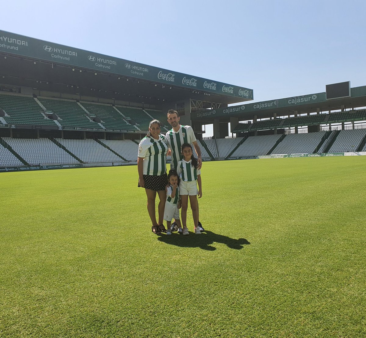 AntonioCCFSAD's tweet photo. Feliz 69 cumpleaños para mi @CordobaCF_ofi ,amor incondicional hasta el resto de mis días https://t.co/Kv9tZ7nURH