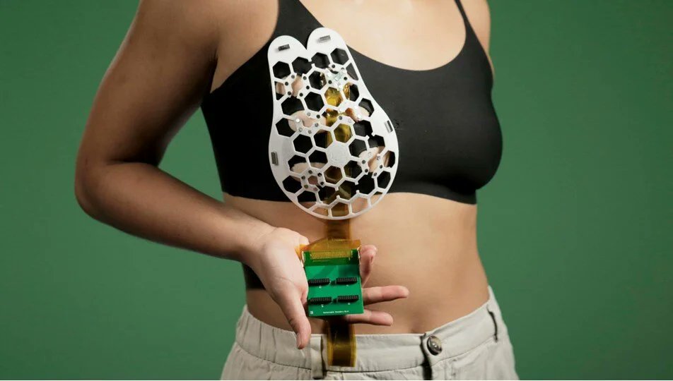 Meme kanserini erken teşhis edebilen elektronik sütyen buluşuna imza atan Dr. Canan Dağdeviren:

"Sık sık bana soruyorlar, ‘Neden Türkiye’de değilsiniz, Amerika’dasınız?’ diye. Çünkü burada insanlara büyük bir özgürlük verilip, insanları sorgulamadan, yargılamadan yaptıkları