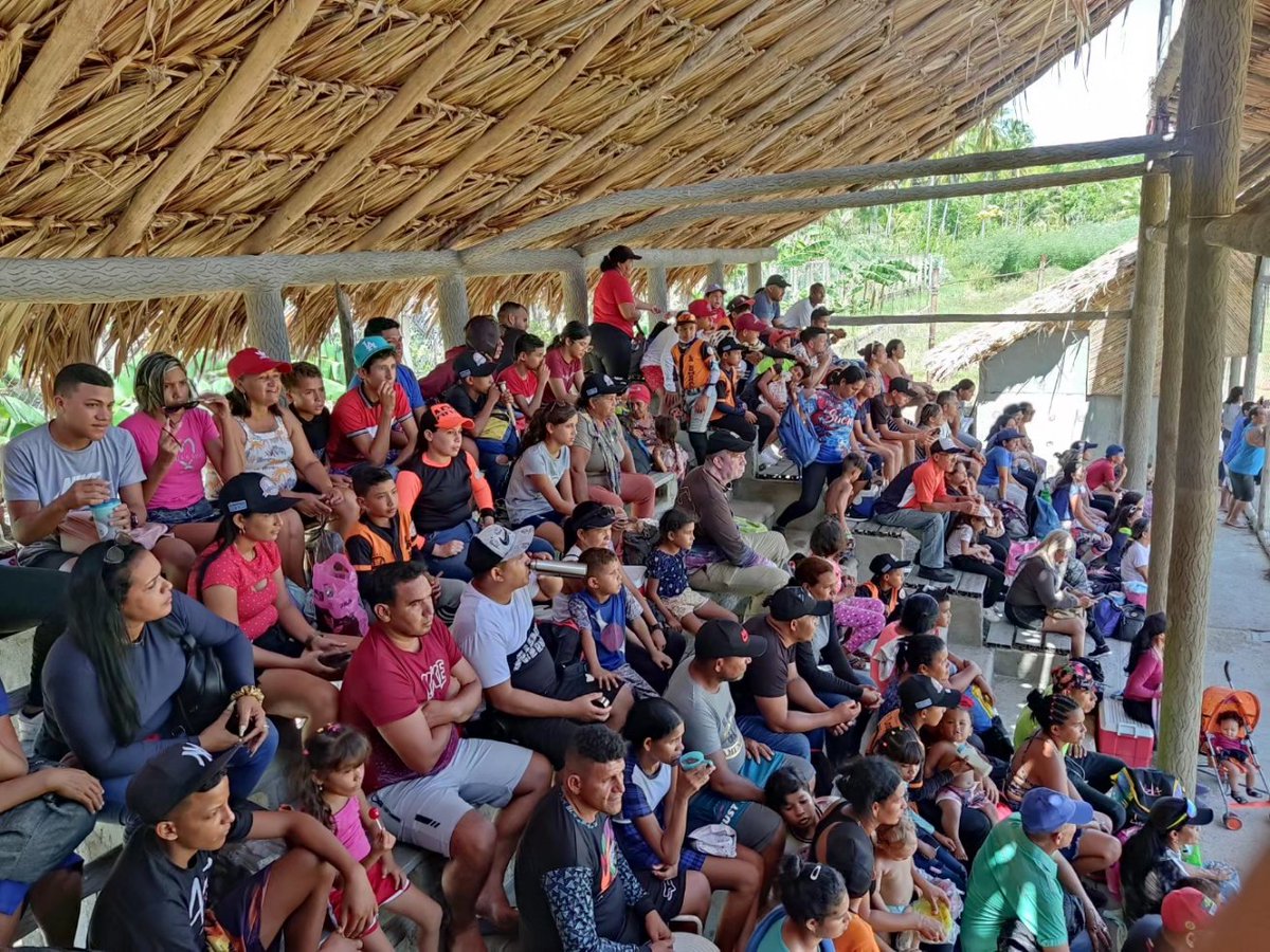 antoniohd_jpsuv's tweet photo. #LasSancionesNoSonUnJuego Cuadrangular Categoría Infantil "Copa Eulises González Pdte @NicolasMaduro
Con la participación de 4 equipos: Los leones d Cumaná,Titanes d Carúpano, Tomateros d Pantoño y La Esmeralda, con el objetivo de fomentar los valores. 1/2 @dcabellor @jorgerpsuv https://t.co/JaPNeD1PJY