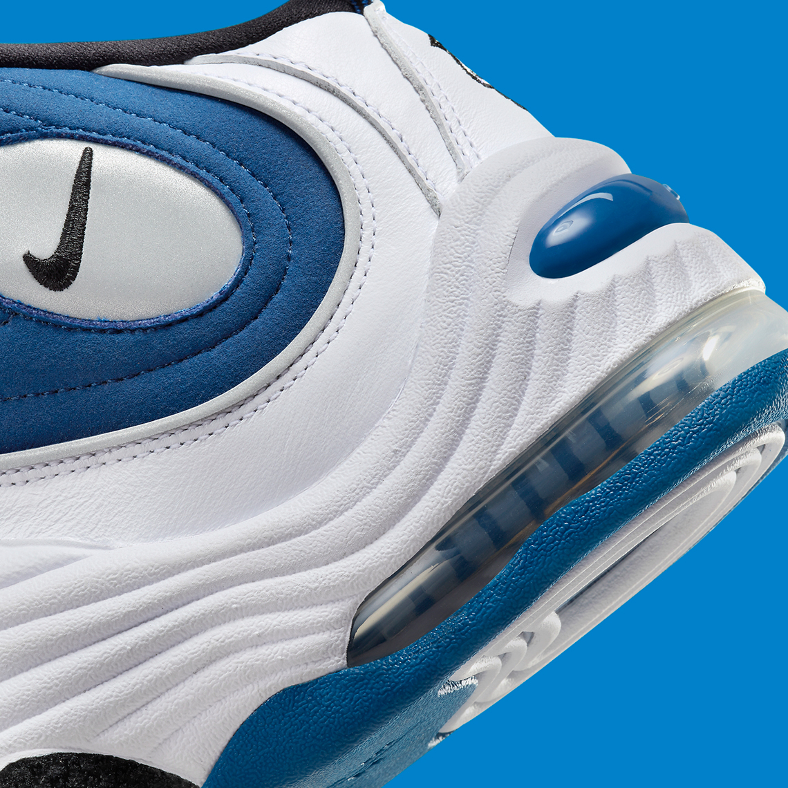 Sneaker News tweet media