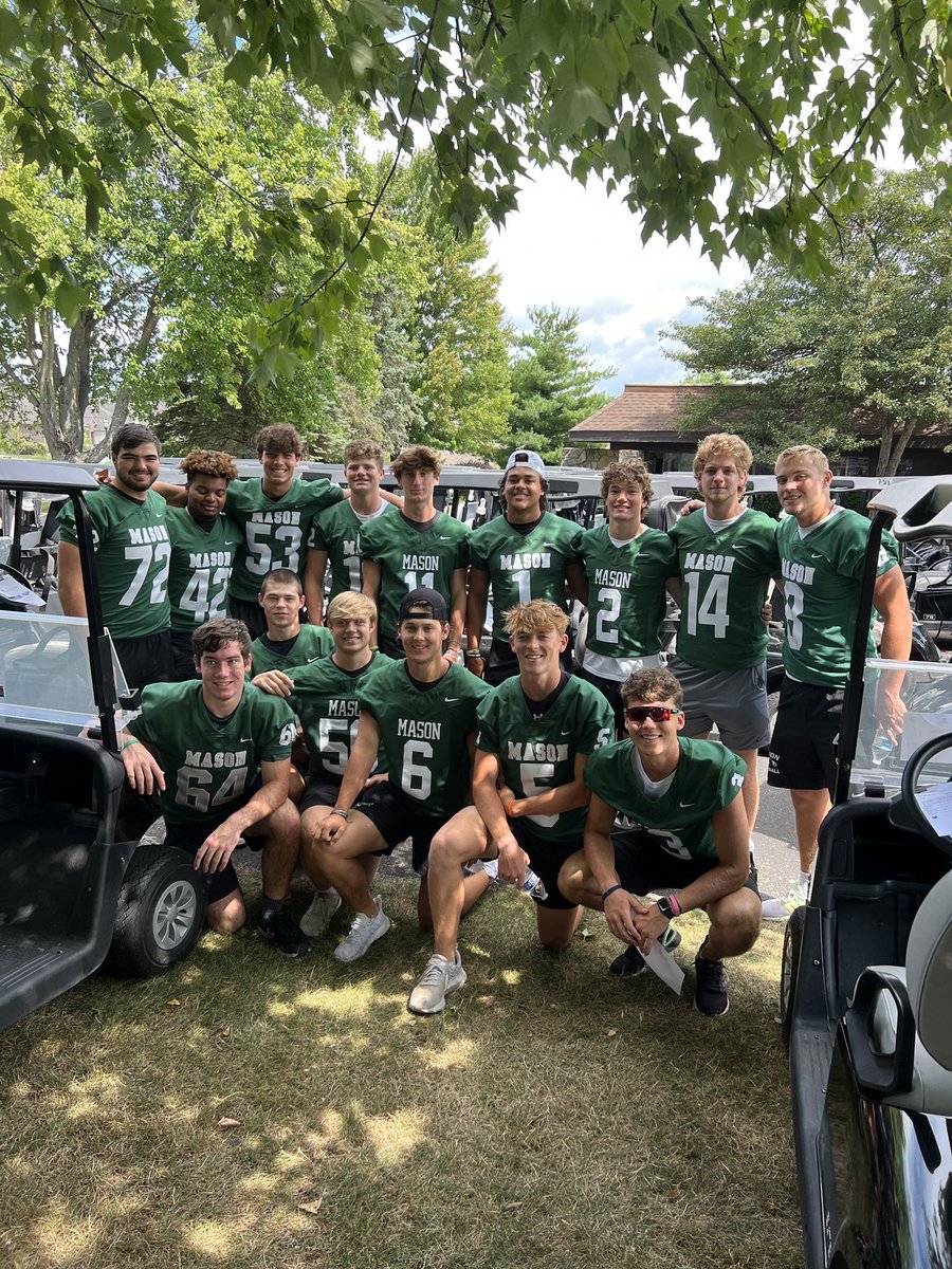 Senior Football Players helping get the golf clubs to the carts…<a href="/CoachCastner/">Brian Castner</a> <a href="/MasonCometsFB/">Mason Football</a>