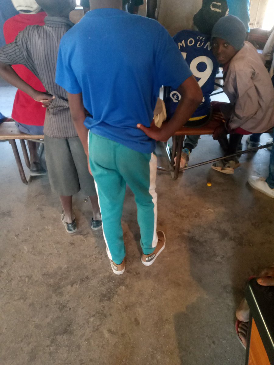 BuheraResNet's tweet photo. Moral radar has been lost in rural communities.From 4 -17yrs you see infants and teenagers watching television and dancing to music.The No Below 18 years law is ignored by guardians,patrons and liquor operators.
#SaveYoungGeneration.
This must stop
@simukaupenye @RevaiNdoro https://t.co/ZOQHlvkLXP