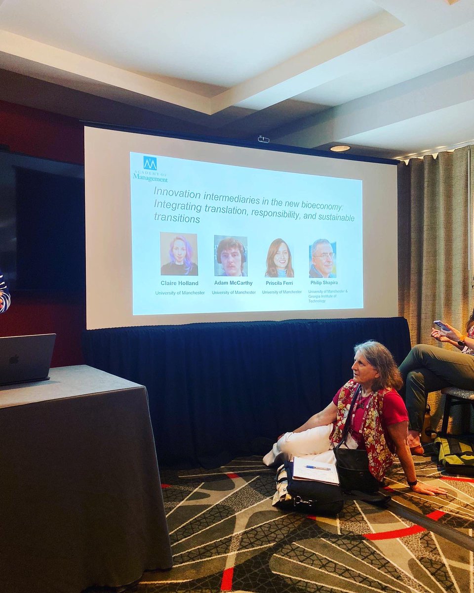 AllianceMBS's tweet photo. Alliance Manchester Business School academics present on Innovation Intermediaries in the New Bioeconomy @AOMConnect conference 2023 in Boston.
With Philip Shapira Adam McCarthy Priscila Ferri and Claire Holland
Packed room!
#OriginalThinkingApplied https://t.co/dyMIIXKNqq