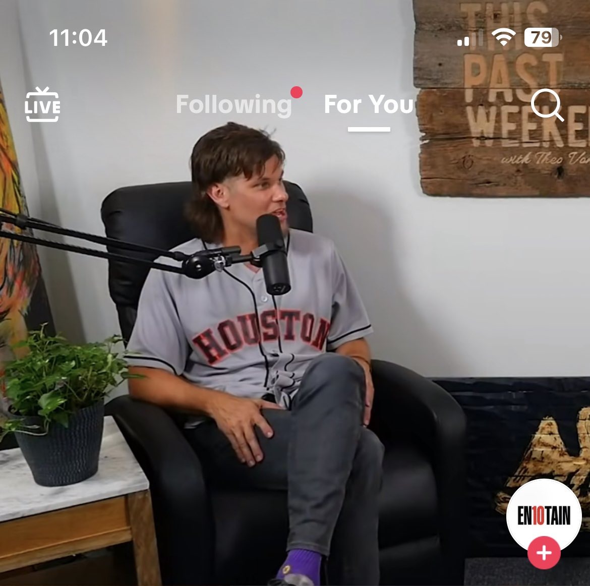 mikaylaa_cm's tweet photo. Here’s Theo Von wearing an astros jersey do what you’d like with this info 🙏🏼 https://t.co/BNL1QB3Zje