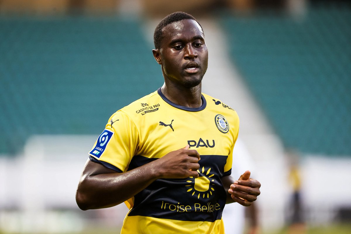 DonFcgb's tweet photo. [#Adversaire🧐]

❌ 5️⃣ joueurs du @PauFootballClub seront absents pour affronter les @girondins demain 2️⃣0️⃣h4️⃣5️⃣ au @noustecamp :

🚑 Charles #Boli 
🚑 Oumar #NGom  
🔴 @Batisse_A 
🔴 @Abzi__20 
🔴 Sessi #DAlmeida

🔜 Incertains : 

⌛️ @Saivet_Henri 
⌛️ @khalidboutaib 
⌛️ @SBEUSNARD 

#PAUFCFCGB #Girondins #Ligue2