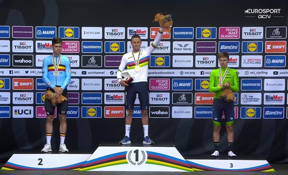 🌈 El mejor podium de un Mundial que recuerdo 🎩

🇳🇱 Mathieu Van der Poel
🇧🇪 Wout Van Aert
🇸🇮 Tadej Pogacar

#GlasgowScotland2023