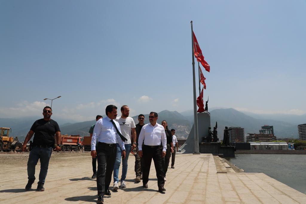2023Gazetesi's tweet photo. Detaylar: https://t.co/yIMaKpesCk
VALİ MASATLI ÇALIŞMALARI İNCELEDİ
6 Şubat Kahramanmaraş merkezli depremlerde en büyük yıkım Hatay’ da meydana geldi. @MustafaMasatli @ISMAIL_SARAC @YAYMANAHMET https://t.co/GlJrmP1WOd
