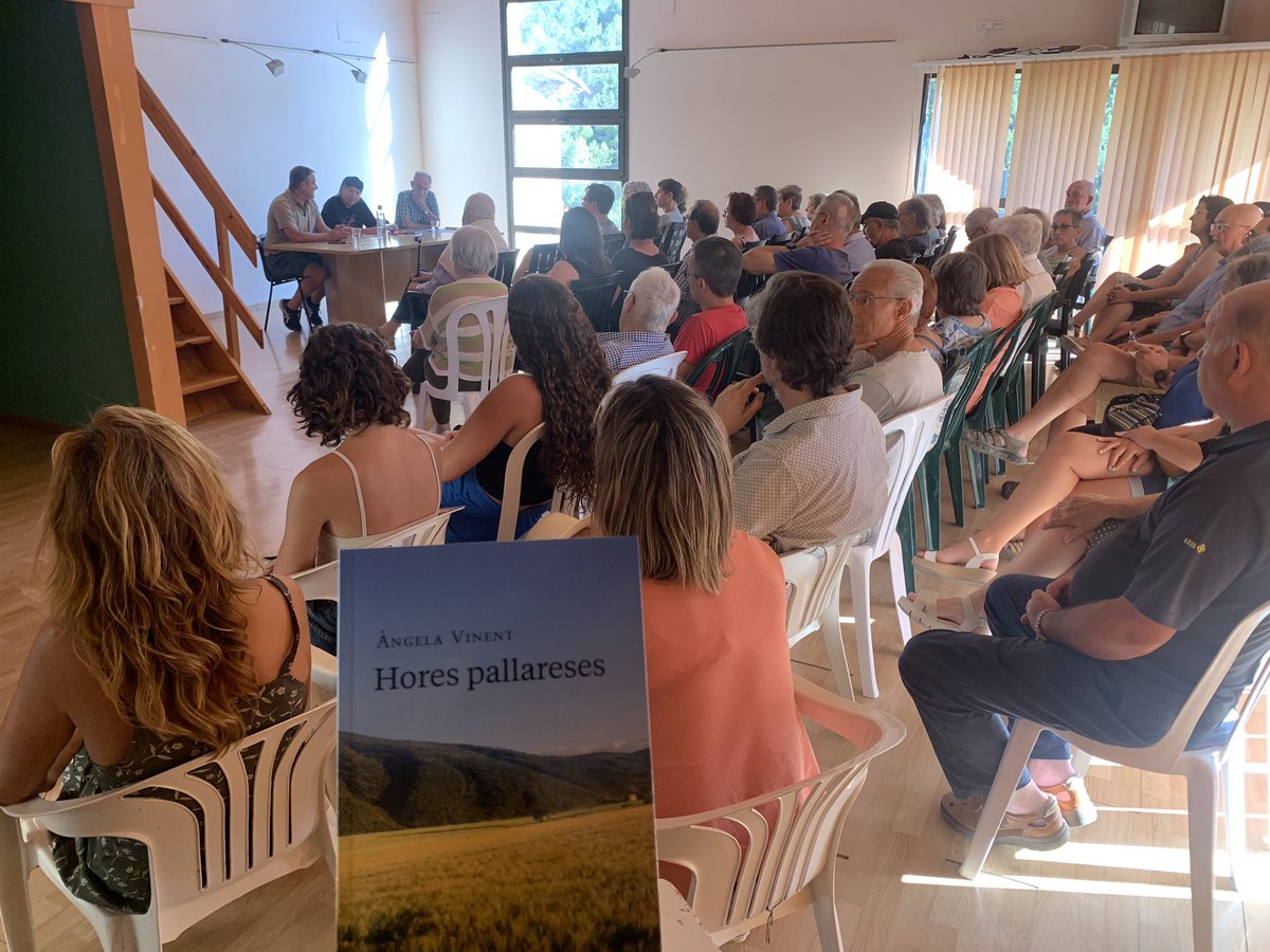TinterEl's tweet image. Ple absolut a la presentació del llibre ‘Hores pallareses’, d’Àngela Vinent, al Molí de l’oli d’Aramunt. Moltes gràcies a tothom per venir!

#llibre #presentació #horespallareses #àngelavinent #bresca #aramunt #pallarsjussà