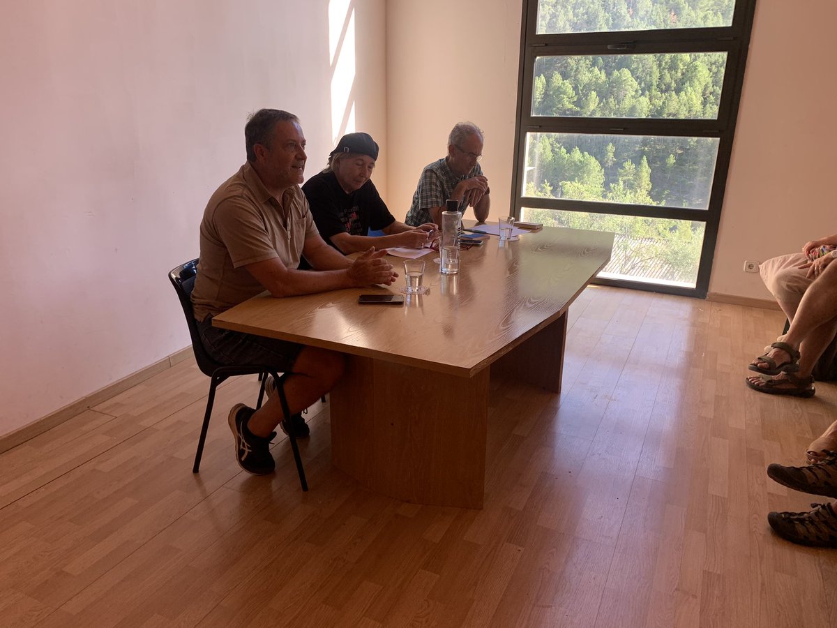 TinterEl's tweet image. Ple absolut a la presentació del llibre ‘Hores pallareses’, d’Àngela Vinent, al Molí de l’oli d’Aramunt. Moltes gràcies a tothom per venir!

#llibre #presentació #horespallareses #àngelavinent #bresca #aramunt #pallarsjussà