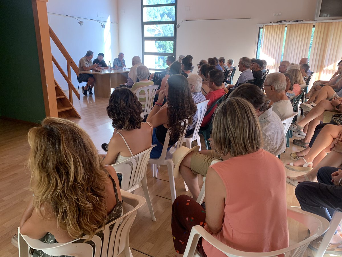 TinterEl's tweet image. Ple absolut a la presentació del llibre ‘Hores pallareses’, d’Àngela Vinent, al Molí de l’oli d’Aramunt. Moltes gràcies a tothom per venir!

#llibre #presentació #horespallareses #àngelavinent #bresca #aramunt #pallarsjussà