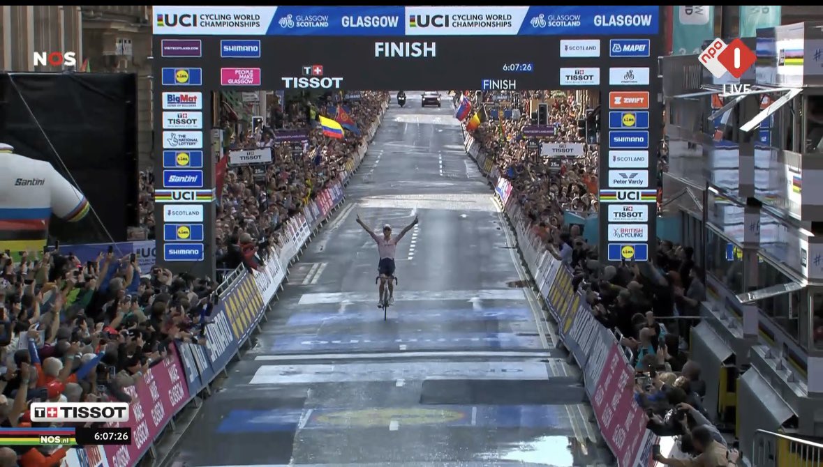 Wat een held. Wielrennen om te winnen. Aanvallen loont. #glasgoud #MvdP