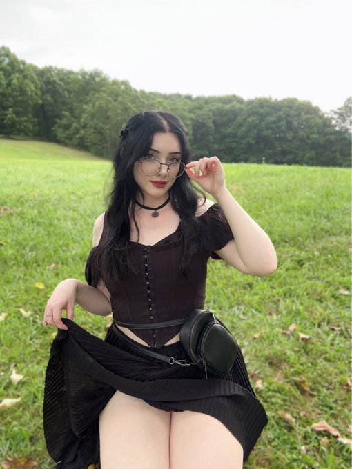 if I had the energy I would start crafting weird stuff and travel to all the renfaires/oddity expos https://t