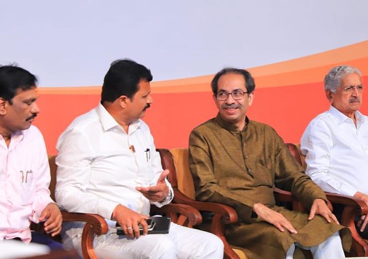the_yuvasena's tweet photo. आज वांद्रे येथील रंगशारदा सभागृहात शिवसेना (उद्धव बाळासाहेब ठाकरे) आणि संभाजी ब्रिगेड ह्यांचा संयुक्त पदाधिकारी मेळावा पार पडला. महाराष्ट्राच्या कानाकोपऱ्यातून आलेल्या शिवशक्तीशी ह्यावेळी पक्षप्रमुख मा. श्री. उद्धवसाहेब ठाकरे ह्यांनी संवाद साधला. https://t.co/ewww81VpwW