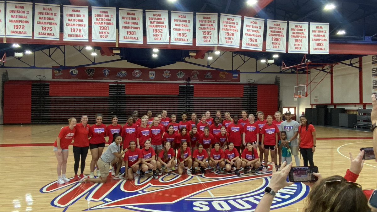 Had an amazing time @FSC_WBB elite camp! I learned some things and also had a fun experience with some competitions and playing with other talented players! @CoachMegDzikas @CoachVee23 @GCSHARKGBB @BFishHoops