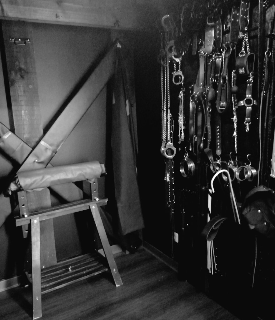 THE DUNGEON tweet media