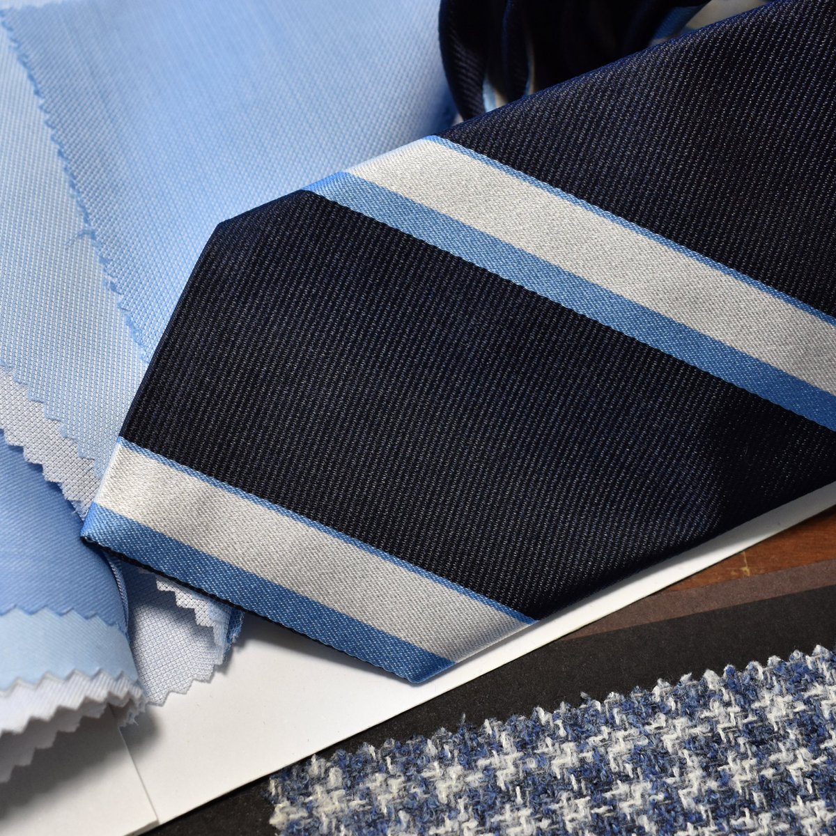 Santillo1970's tweet image. Regimental ⚔️

#regimental #tradition #silktie #tailoring #bespokeservice #meetsantillo #regimentaltie #classicmenstyle #gentlemantips #timeless #elegance #details #gentlemanwardrobe #sartorial #uniquegarments #sartorialmadeinitaly  #handmadeinitaly #exclusivefabrics