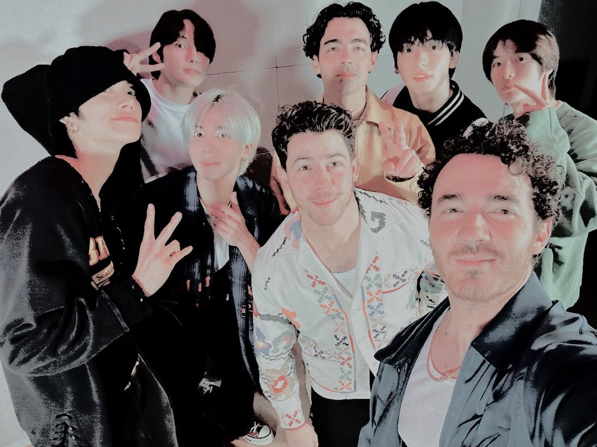 CH0JUN's tweet photo. ⠀

      ‣³ч͡敝twtｿะmᧉmory:bɔx੭
   daniel๑̏choi✴︎dubaddu💭𐬎
jonas brothers ile çekildiğimiz
bir çok selfiden birini sizinle p
aylaşmak istedik moa-뜰. birli
kte çalışacağımız için çok hey
acanlıyım ve kendimi şanslı hi
ssediyorum. 
   ﹙ｨัdᥝȋlyﾀuptᥝdᧉː､𝟵𝟵 ❜
ㅤ https://t.co/y4vhciWMeg