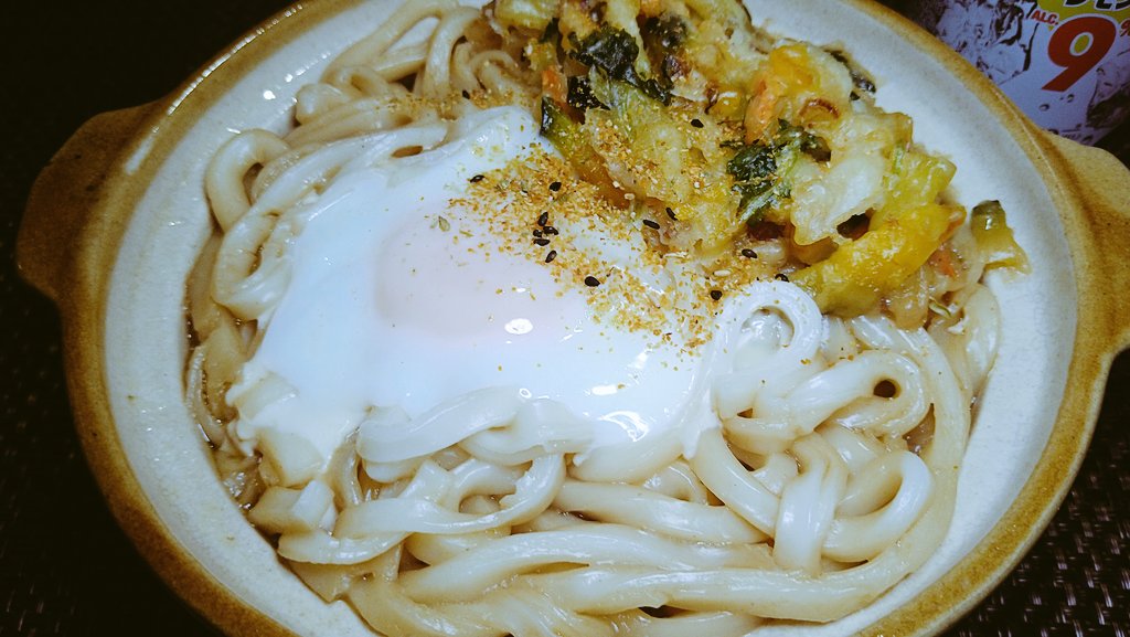 satoru_Cooking's tweet photo. 今宵の夕飯は…

クソ暑ーい時に、汗だくになりながら食べる鍋焼うどん！

冷蔵庫にある物で作ったのでかき揚げと卵のみの具ですが… https://t.co/f0HbMINI6i