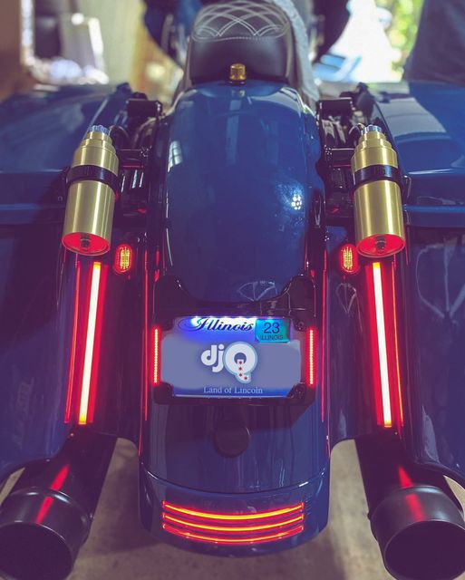 CustomDynamics's tweet image. Name a better trio:
1️⃣ Plasma Rods
2️⃣ Plugz
3️⃣ Turn Signal Eliminator
Shoutout to @djqchicago for sending over a nice shot featuring some of our personal favorites! 👊
.
#customdynamics #ledlights #motorcyclelights #beseen #harleydavidson