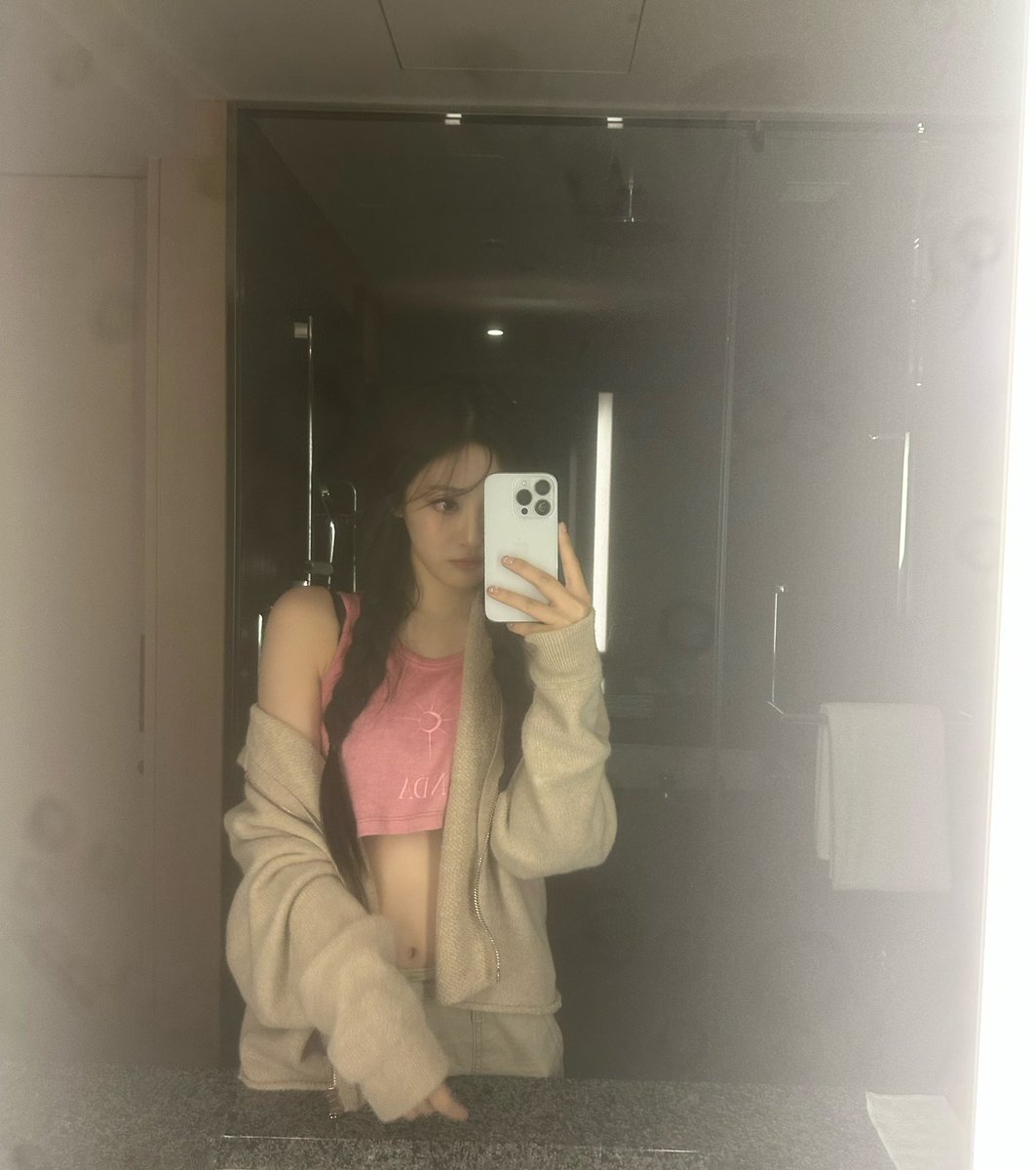 aespasbbl's tweet photo. [230807] 1:08AM KST/JST: 🦋

- +📸 
- off work~ 
- i just had dinner together with (aespa) unnies, our aespa staff, and the dancer unnies~~~ 
- since everyone worked so, so hard ㅠㅠ
- +2 📸
- we ate meat https://t.co/nKMyJMxbJU