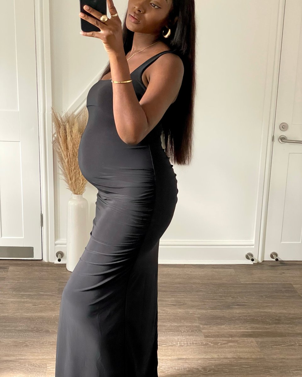 A dress for the cool mums 💋  Teniola Jay wears Avril | Black Square Neck Maternity Maxi Dress With Split ✨

Shop here and showcase your bump in this figure-framing maxi - bit.ly/3Kubkla 🛒