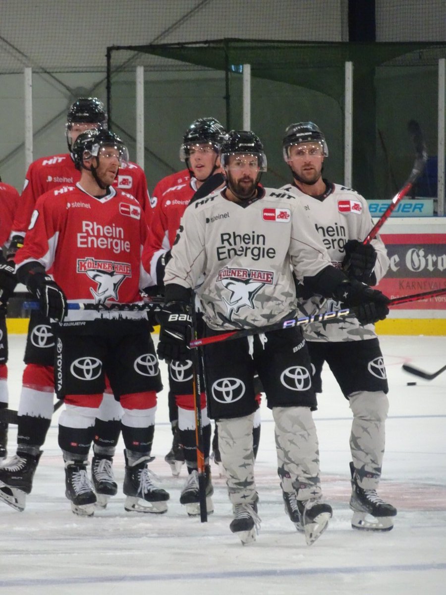 Dragonflames13's tweet photo. First public Practice  @Koelner_Haie_72 #aufgehtshaie #immerwigger https://t.co/28tjnqq3p7