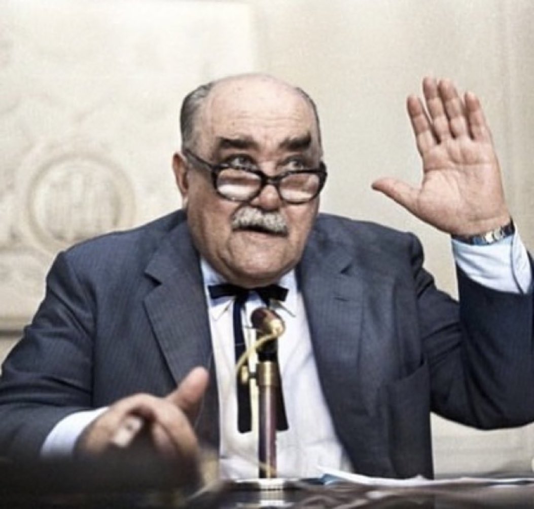 “La clase media argentina es experta en resucitar cada tanto a sus verdugos”. 
Arturo Juaretche.