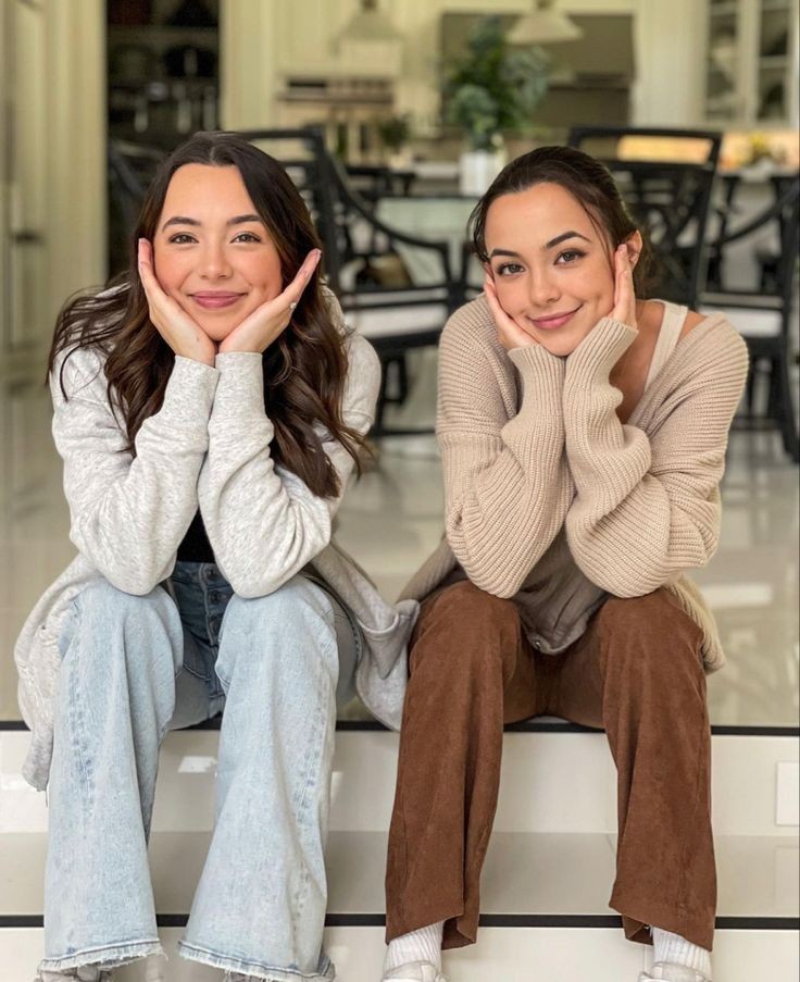 ronessaamerrell's tweet photo. Happy birthday to the beautiful and empowering Merrell Twins!🩷💜 Thank you for always filling our day with laughter and sm joy. You'll always be our big sisters to look up to🥺❤ we've been watching yall for years and we've grown together🥺 we love you guys so much❤ https://t.co/RVg3dDwZg2