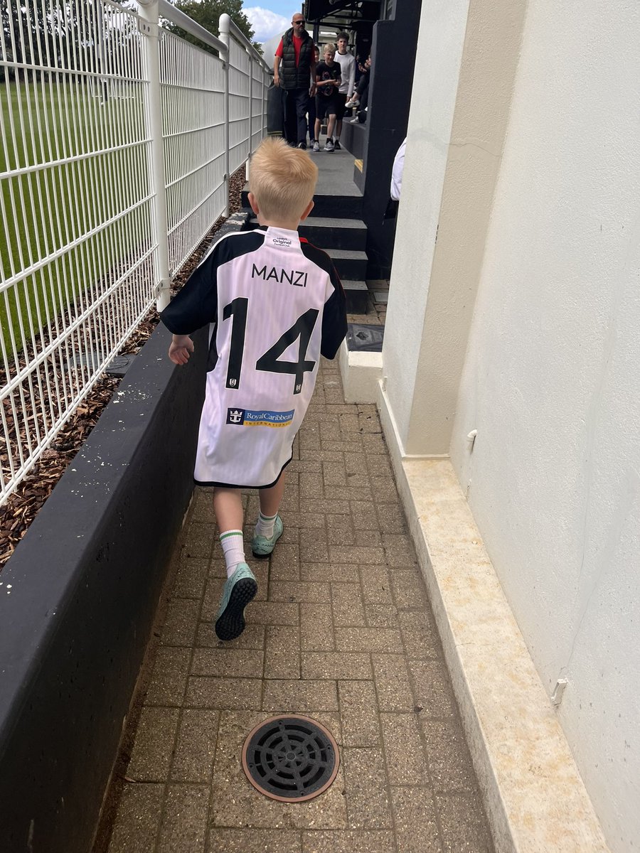 What an afternoon! 

Took younger son (massive Fulham fan) to watch local Streatham legend &amp; Fulham Women’s new signing <a href="/SophieManzi/">sophie</a> and he ended up being given one of Sophie’s match shirts! 🤩

Thank you Sophie &amp; <a href="/FulhamFCWomen/">Fulham FC Women</a>  &amp; good luck for the new season 💪

COYW! 🤍🖤