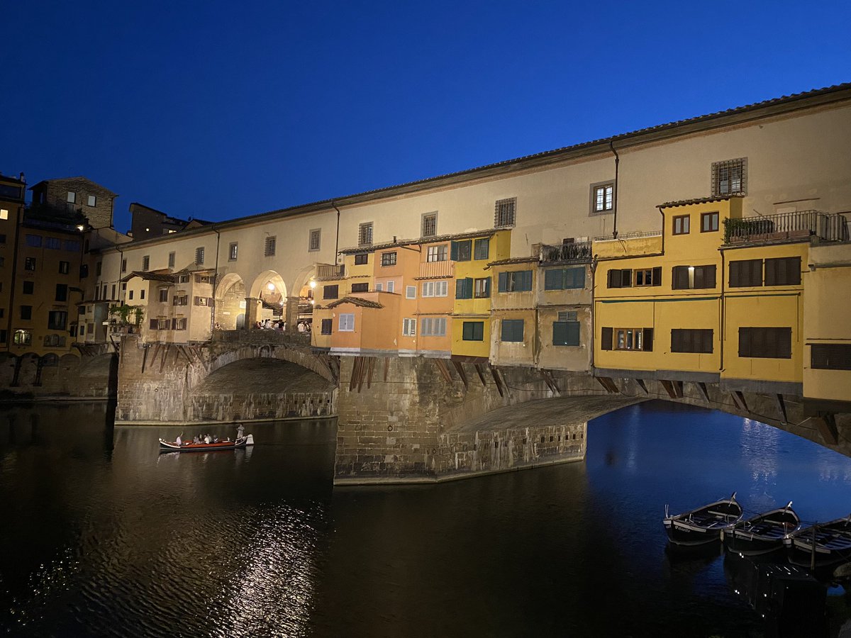 JorgeMalaguista's tweet image. Una noche en el #PonteVecchio #Florencia #Julio2023 #Musicaenvivo #RioArno #PuenteMedieval
