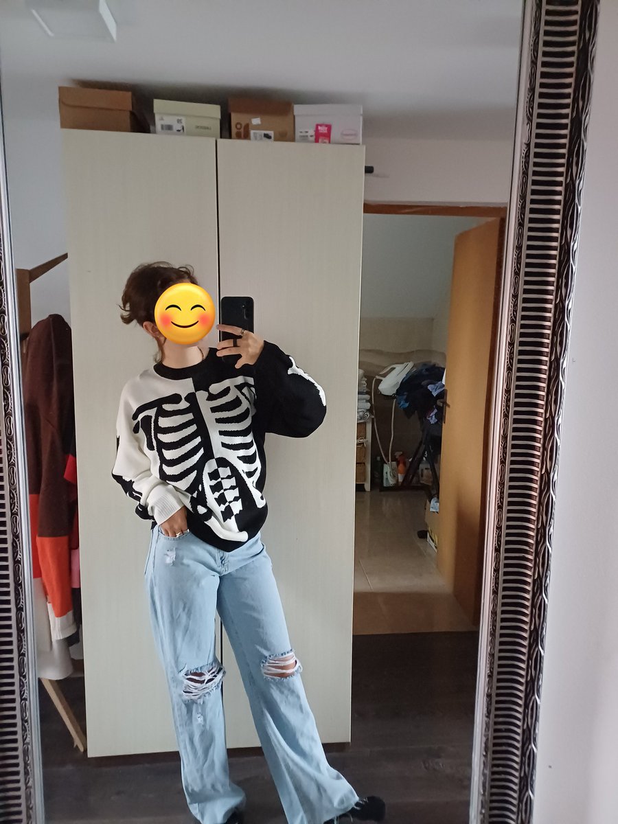 CarbonAwMan's tweet photo. sweater weather in the middle of frickin summer ^-^ https://t.co/SeYp0HE7E2