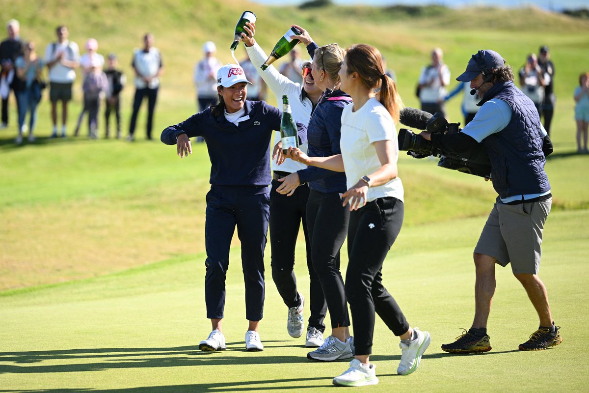 ffgolf's tweet photo. 🏆 DEUX À LA SUITE 😳
Nouvelle victoire de patronne pour @celineboutier ! La Française remporte le Women's Scottish Open, une semaine après l'Evian Championship et à quelques jours du British Open. Céline va devenir la n°3 mondiale ! Quelle championne 👏🏆🇫🇷
@LETgolf @LPGA https://t.co/DqjSy0AcJA