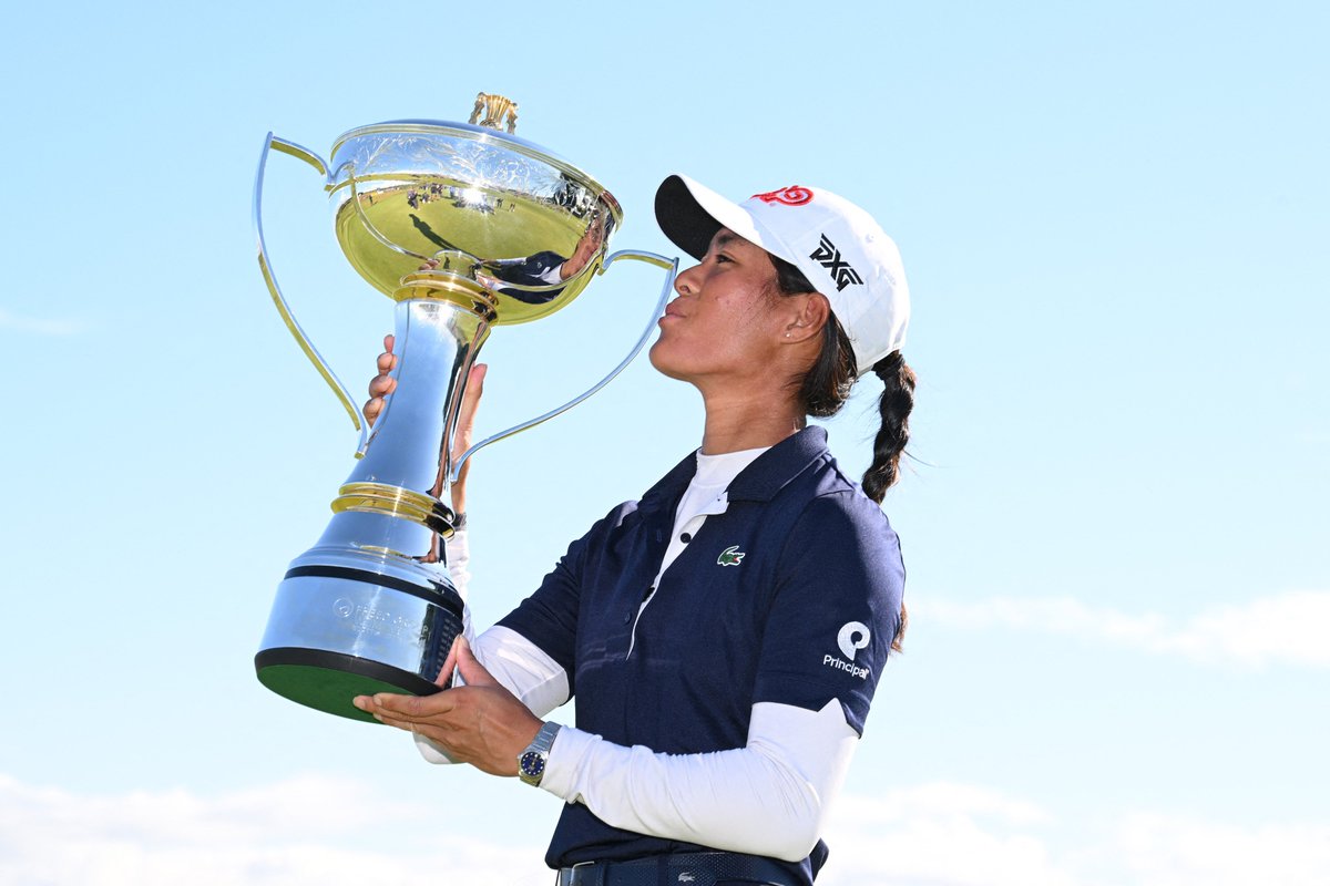 ffgolf's tweet photo. 🏆 DEUX À LA SUITE 😳
Nouvelle victoire de patronne pour @celineboutier ! La Française remporte le Women's Scottish Open, une semaine après l'Evian Championship et à quelques jours du British Open. Céline va devenir la n°3 mondiale ! Quelle championne 👏🏆🇫🇷
@LETgolf @LPGA https://t.co/DqjSy0AcJA