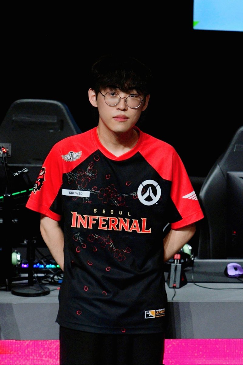 Overwatch_zzang's tweet photo. 230805 서머 스테이지
#skewed #스큐드 https://t.co/riplVb6DKz