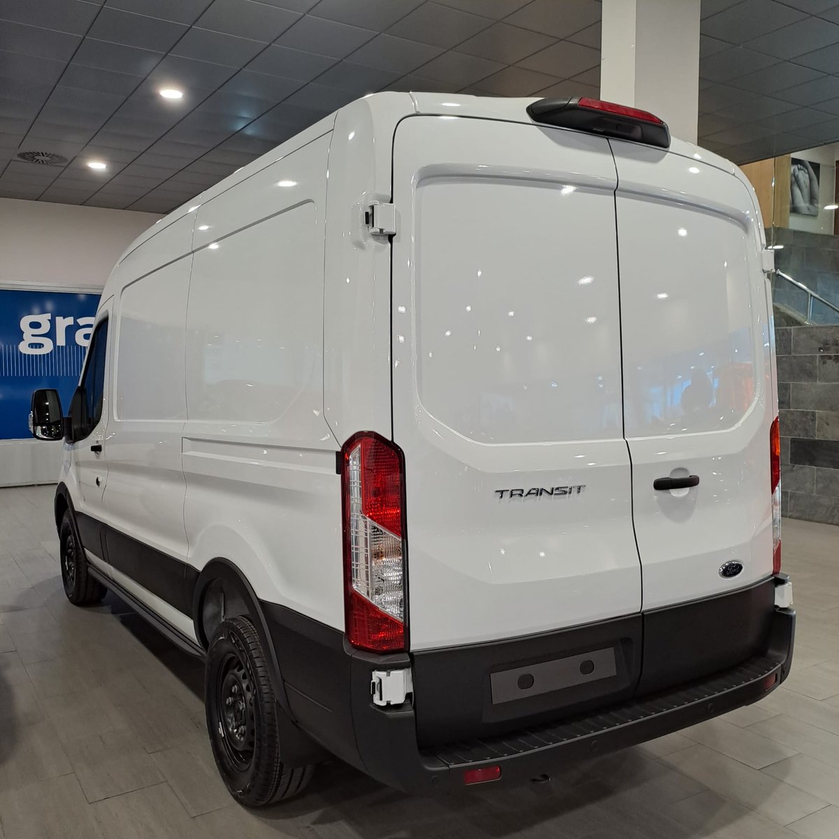 Dinos cuál es tu necesidad, en Garum Motor tenemos la #transit perfecta para ti 😎 Como, por ejemplo, esta Ford Transit Van con disponibilidad inmediata 👏 #ford #fordtransit #transitvan #fordpro #malaga #velezmalaga #velez #concesionario