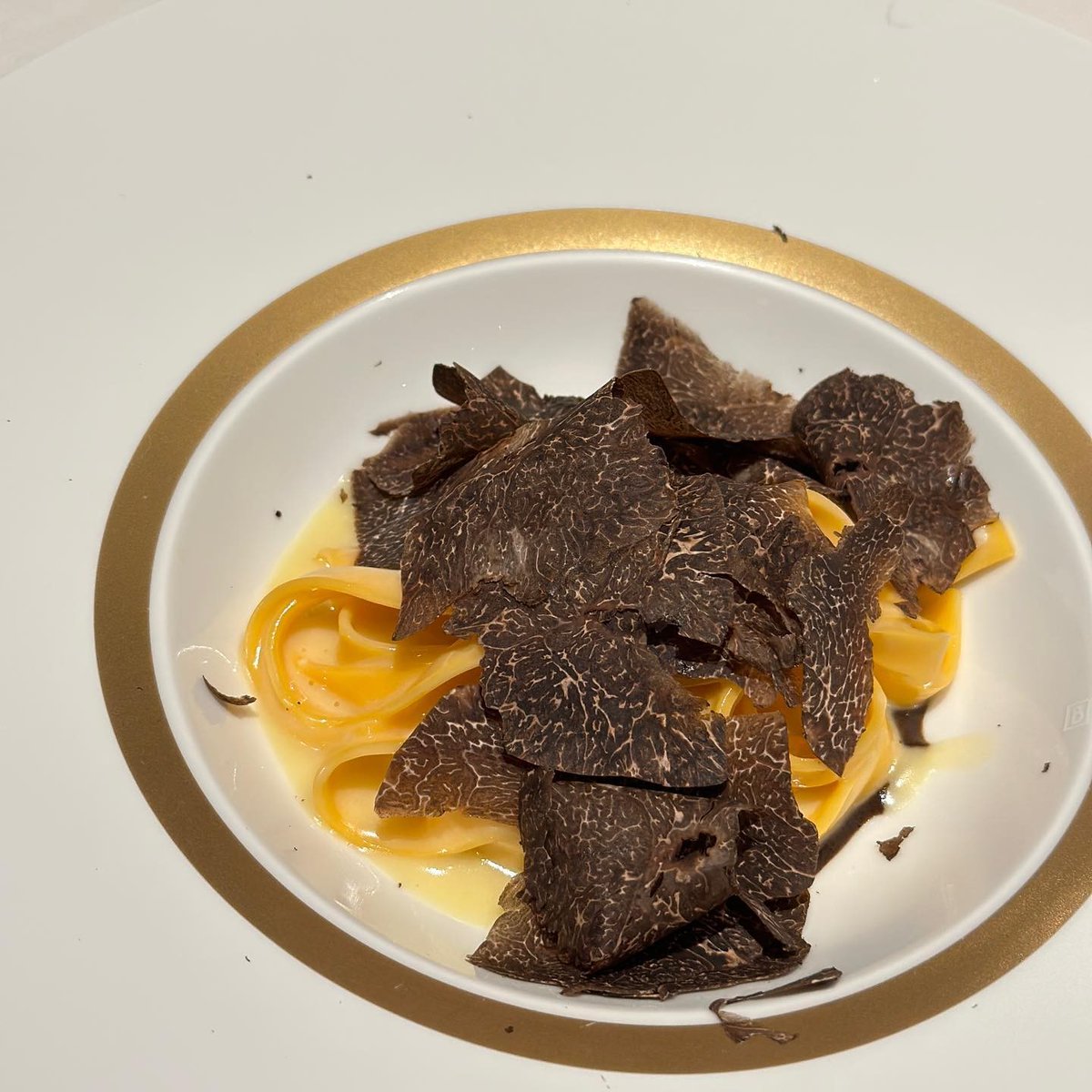 CCordia99's tweet photo. A good life begins with a good meal🍴#blacktruffle
#gourmet https://t.co/q0kNQbWOYT