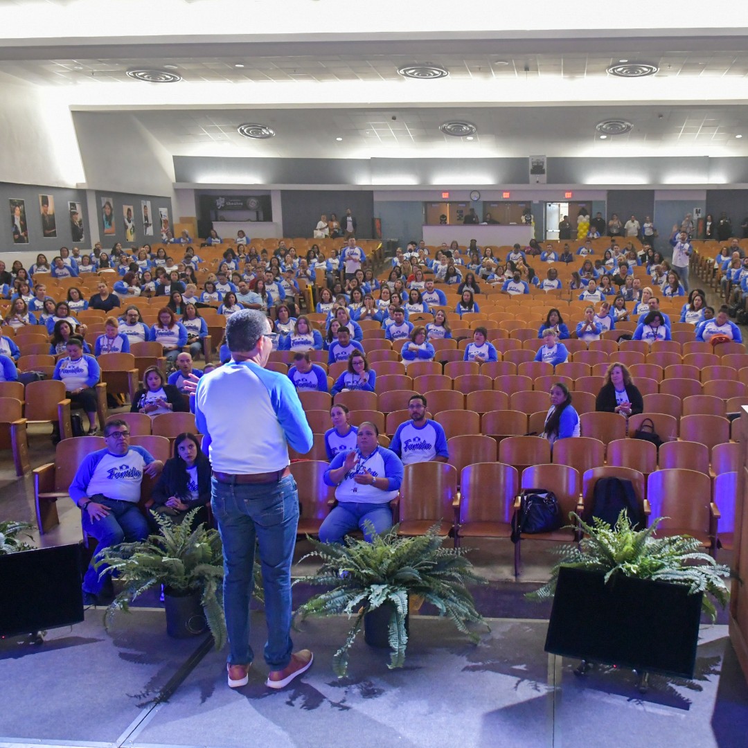 SAISD's tweet photo. This week, campus leaders from across the district came together for the annual Leadership Summit. 

Esta semana, los líderes de las escuelas de todo el distrito se reunieron para la Cumbre de Liderazgo anual. 

#SAISDFamilia #BacktoSchool2023 https://t.co/e7NBZMluyH