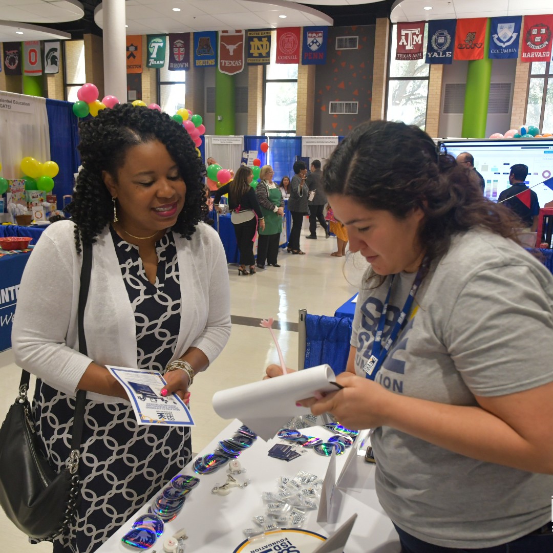 This week, campus leaders from across the district came together for the annual Leadership Summit. 

Esta semana, los líderes de las escuelas de todo el distrito se reunieron para la Cumbre de Liderazgo anual. 

#SAISDFamilia #BacktoSchool2023