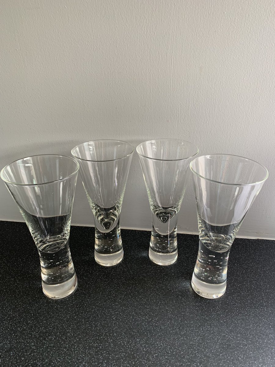 aston1970ap's tweet image. ⁦@ialsodrinktea⁩ Bought myself some of those lovely bubble glasses from #Dunelm ⁦@DunelmUK⁩ 
I bloody love them 😍