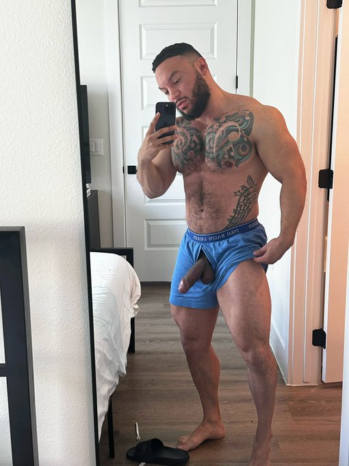 Tell me you miss me. https://t.co/c2OQ4Sfljh